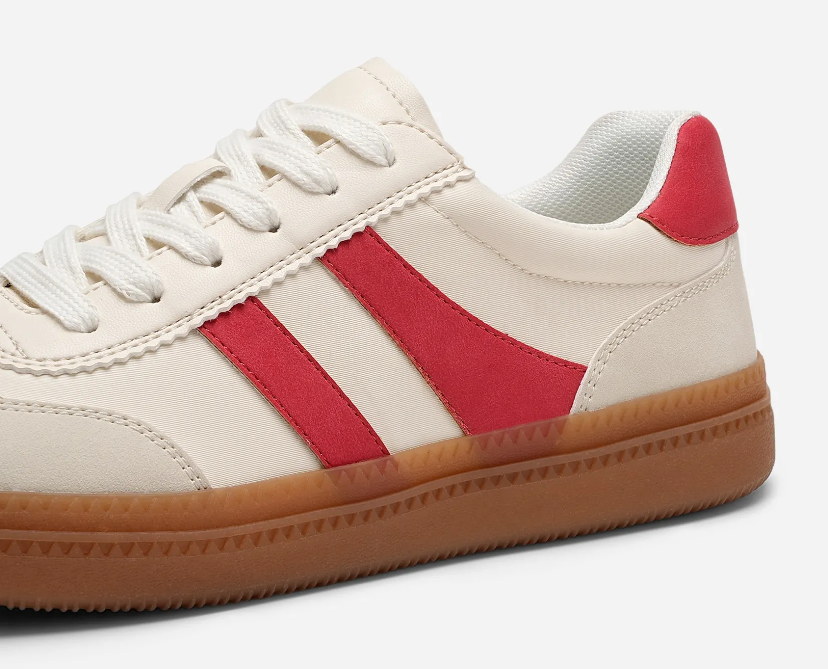 XIT Sneakers|Stora Storlekar (Stl. 42-43)<,Sneakers